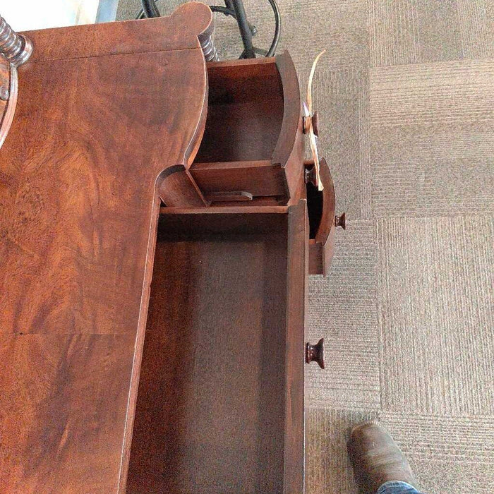 Flint & Horner '1931 Solid Wood Vanity