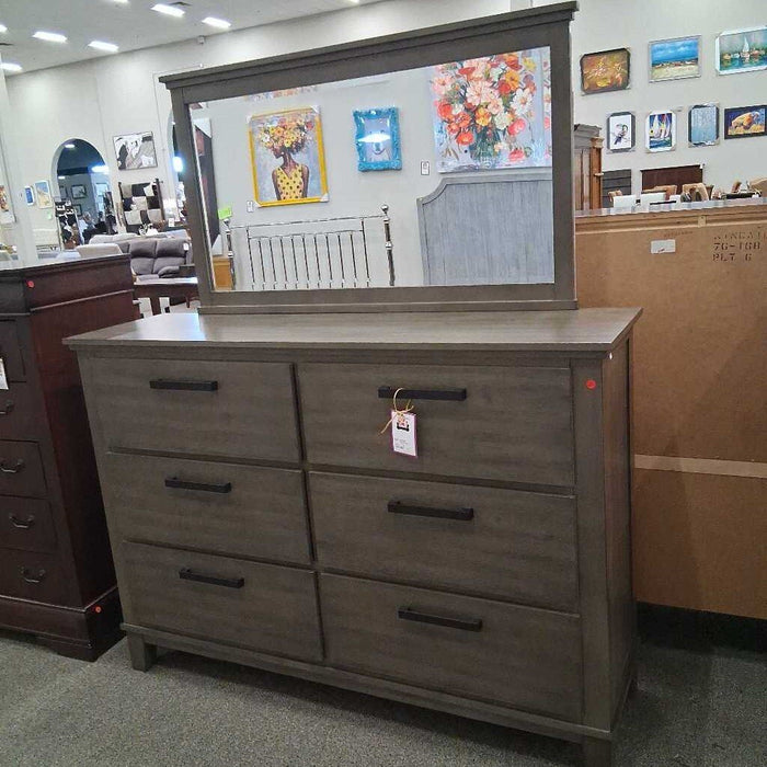 Gray 6 Dwr Dresser w/ Mirror