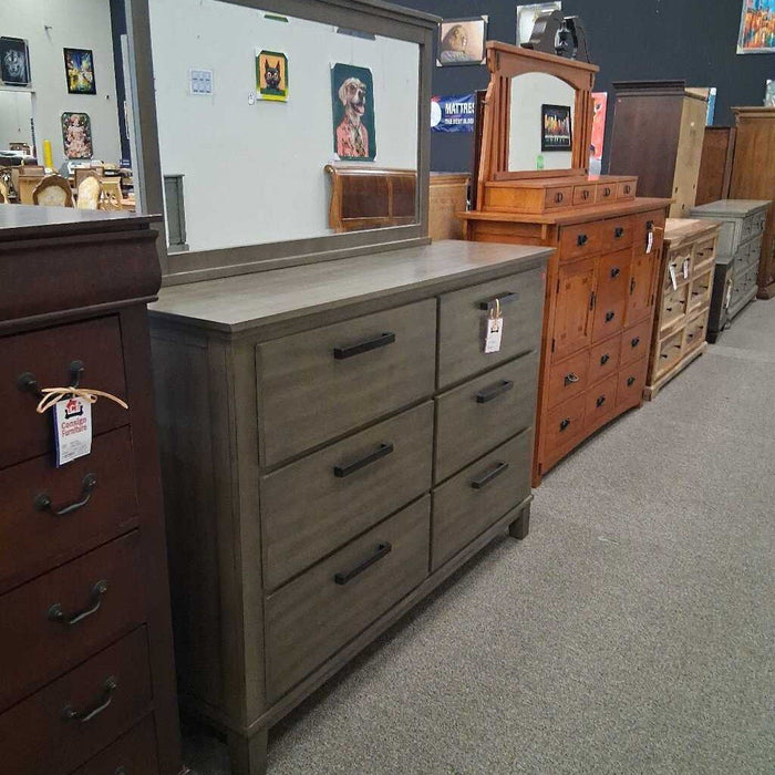 Gray 6 Dwr Dresser w/ Mirror