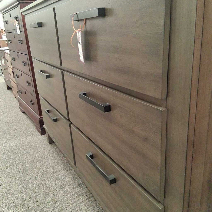 Gray 6 Dwr Dresser w/ Mirror