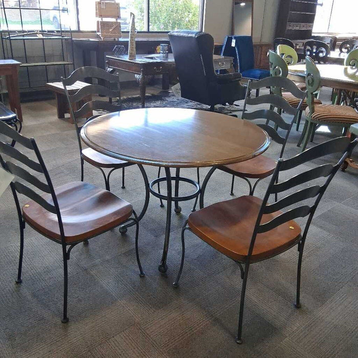 Ethan Allen Table w/ 4 Metal Frame Chairs
