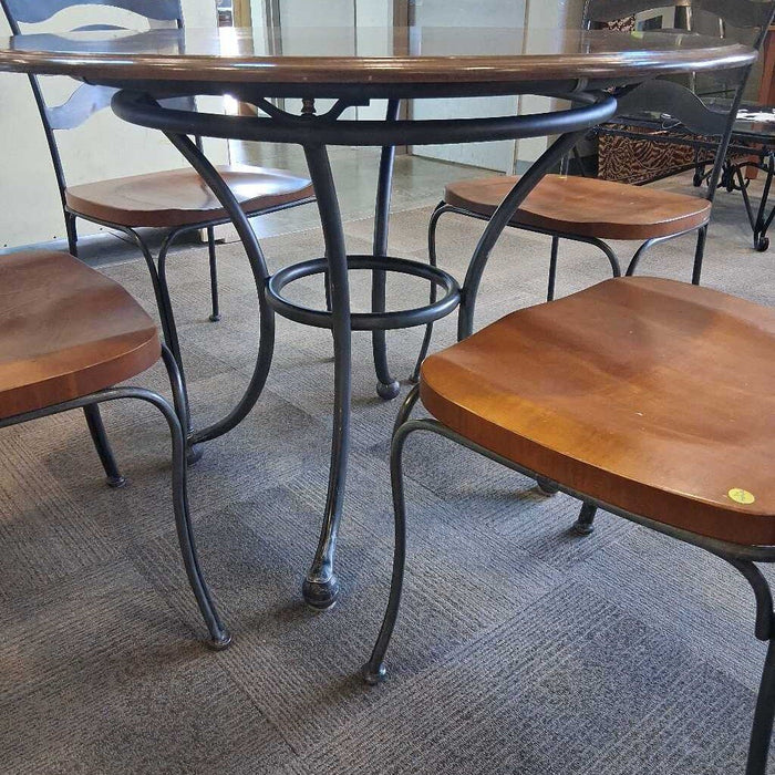 Ethan Allen Table w/ 4 Metal Frame Chairs