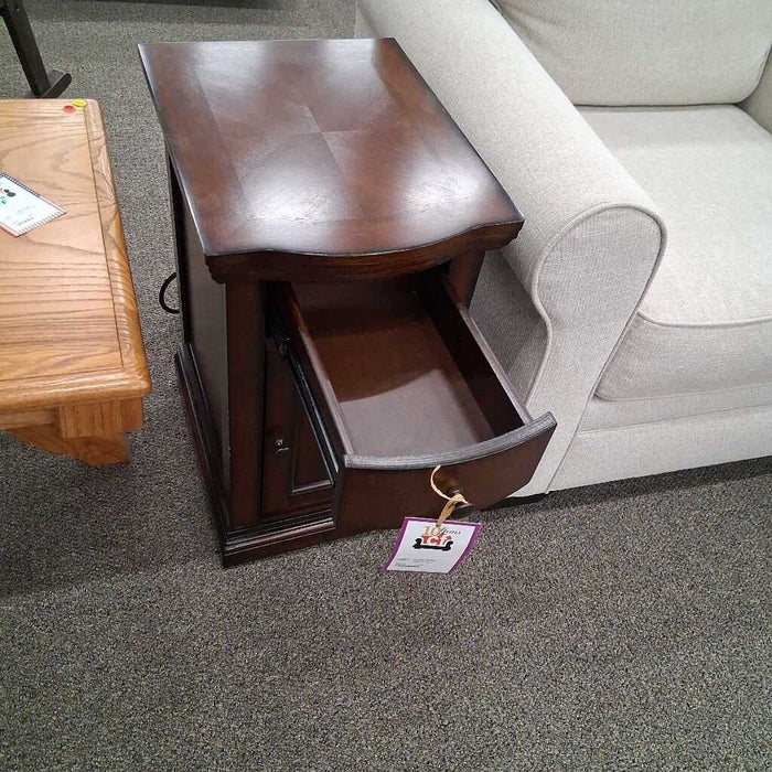 Cherry Pwr End Table w/ Dwr