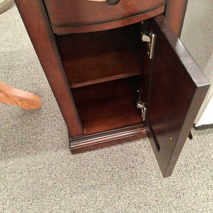Cherry Pwr End Table w/ Dwr