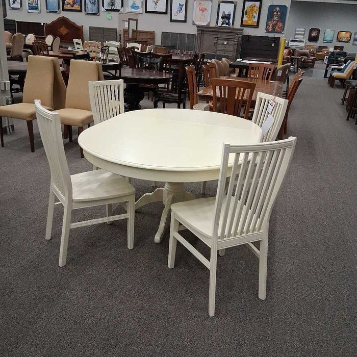 Pier 1 White Table w/ 4Ch 1L