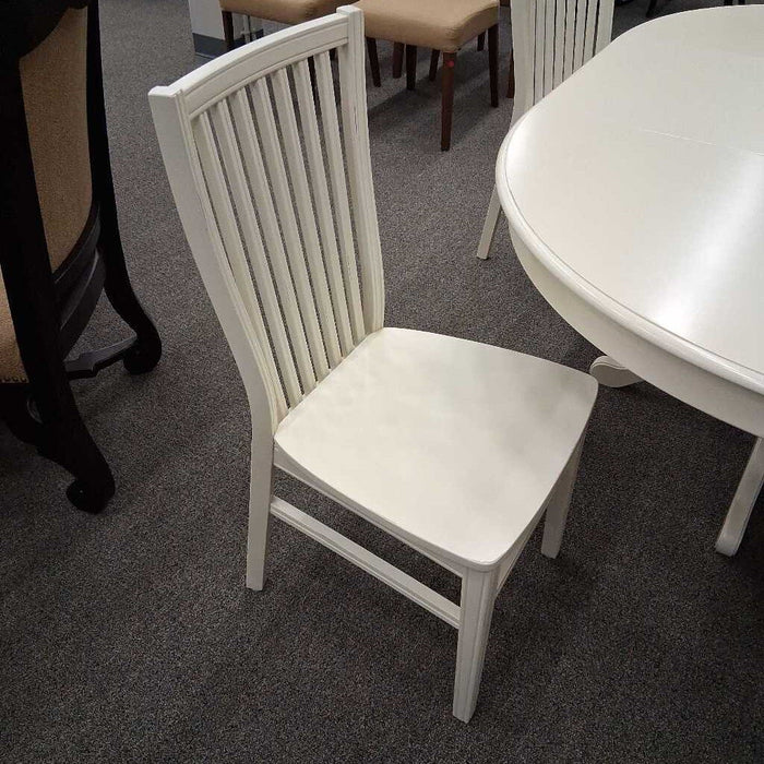 Pier 1 White Table w/ 4Ch 1L