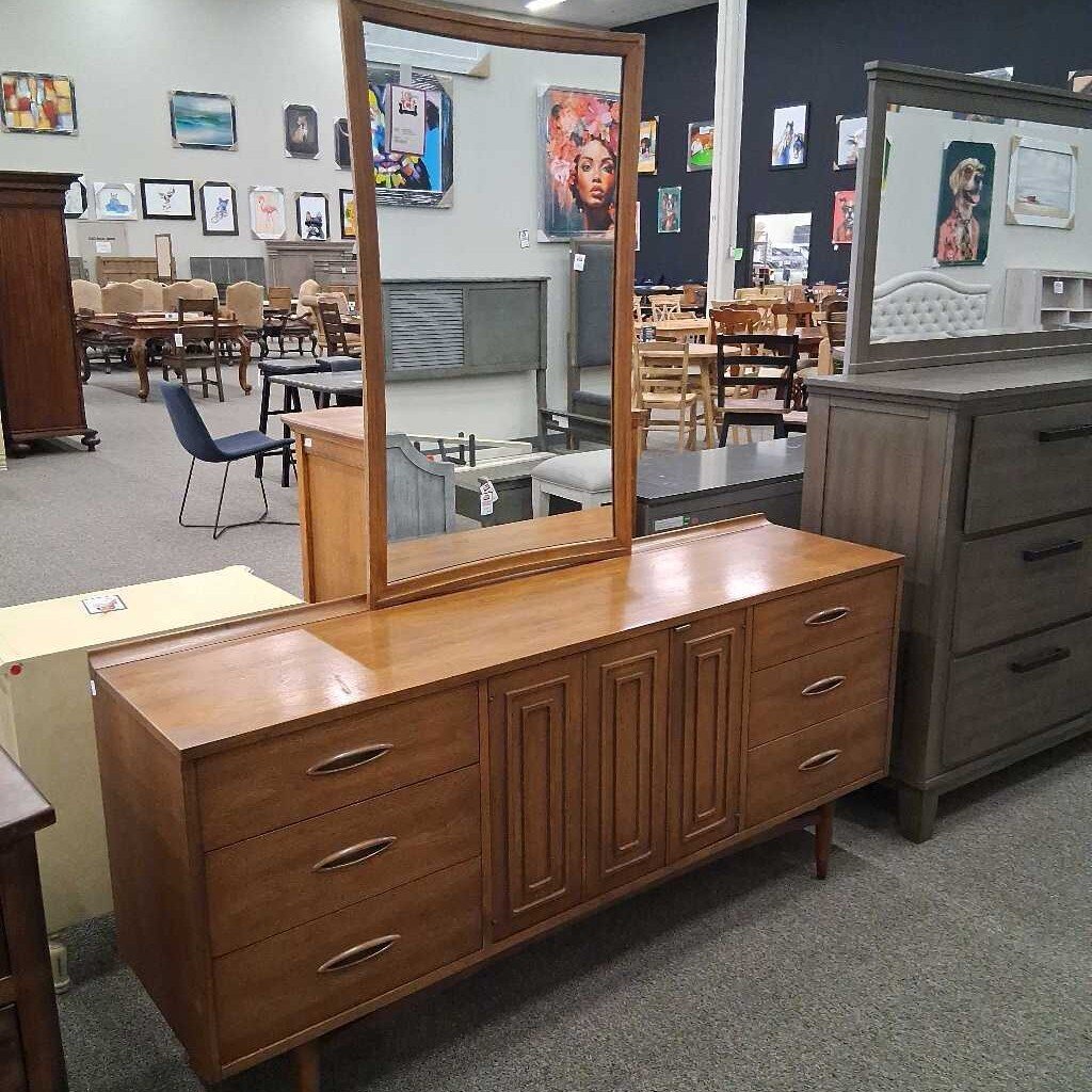 Consignment Furniture