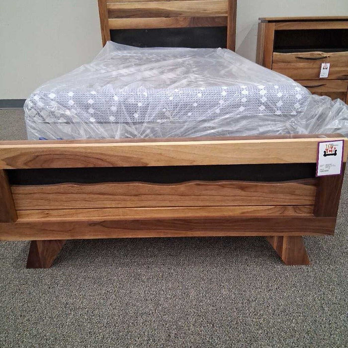 Custom Twin XL Bedframe w/ Sealy Mattress
