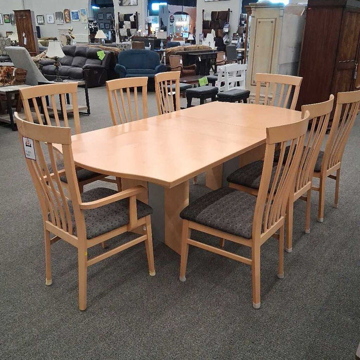 Italian Blonde Dining Table w/ 8 Ch 1L