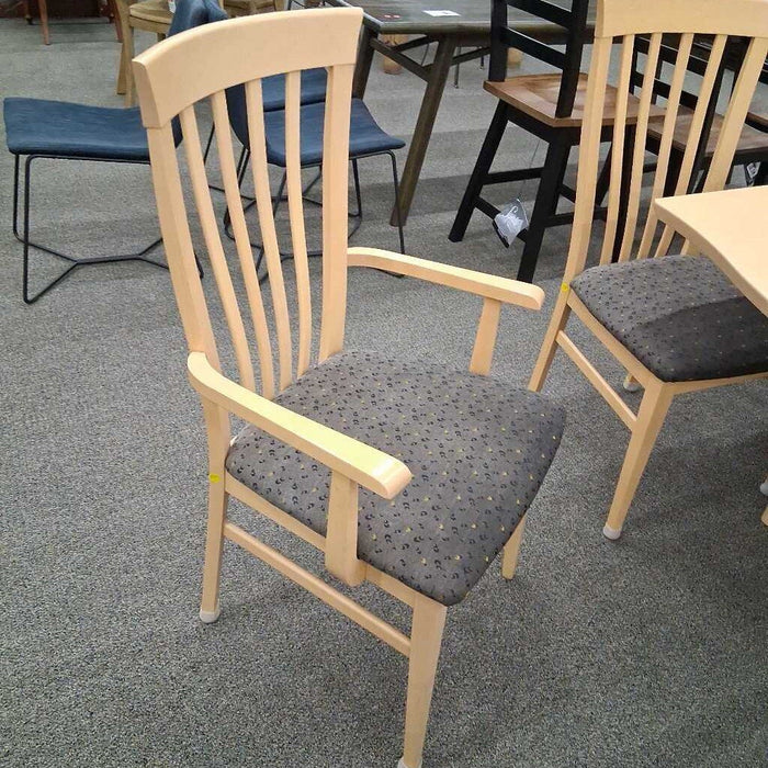 Italian Blonde Dining Table w/ 8 Ch 1L