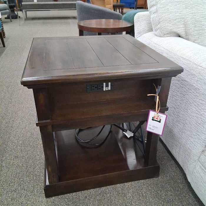 Dark Brown End Table w/ Pwr