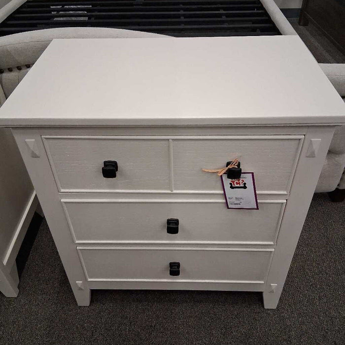White 9 Dwr Dresser