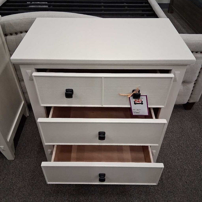 White 9 Dwr Dresser