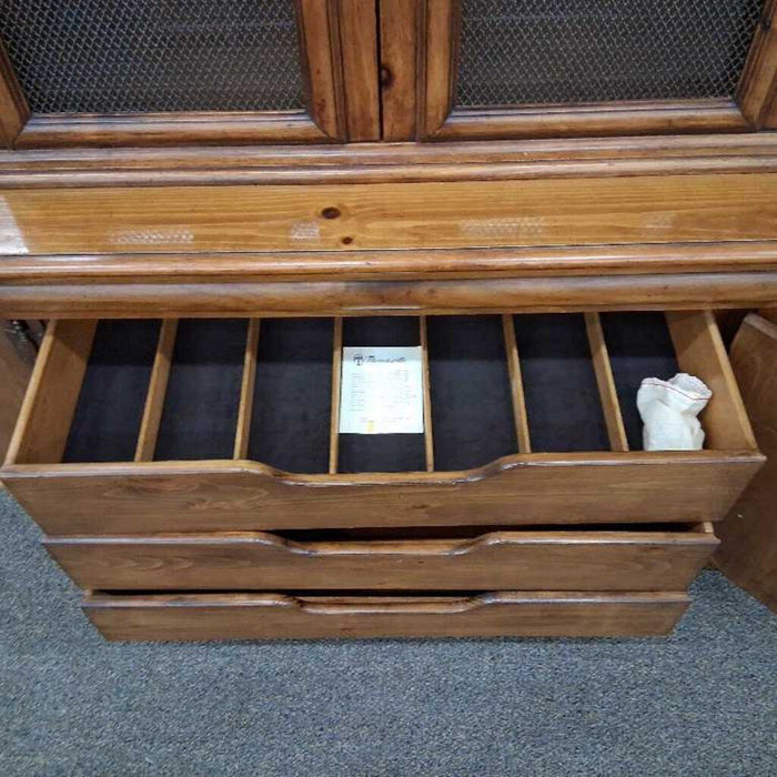Thomasville Vintage 2 Pc Hutch