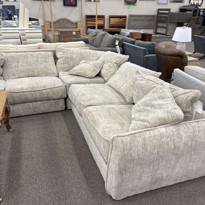 3 Pc Beige Fabric Sectional (Some Wear)