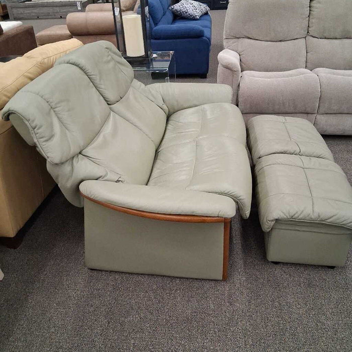 Ekornes Sage Loveseat w/ 2 Ottoman