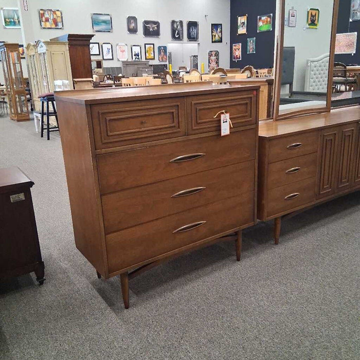 Broyhill 5 Dwr McM Vintage Dresser