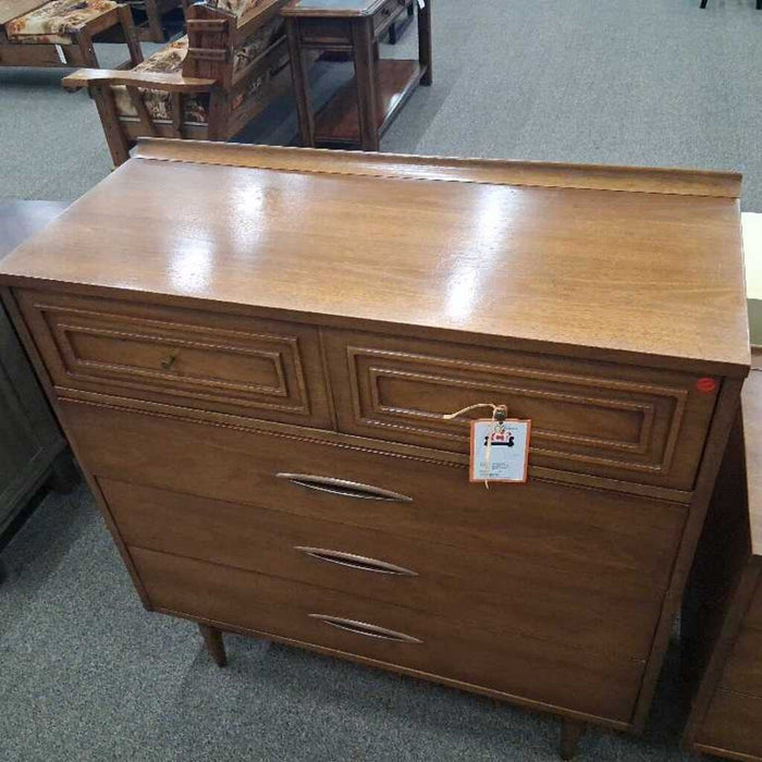 Broyhill 5 Dwr McM Vintage Dresser