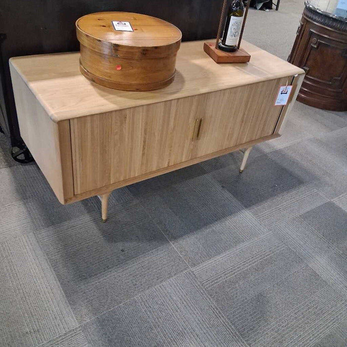 Scan Des Hendrick White Oak Media Console