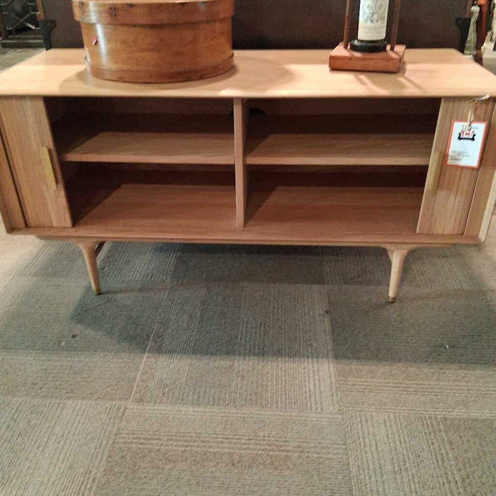 Scan Des Hendrick White Oak Media Console
