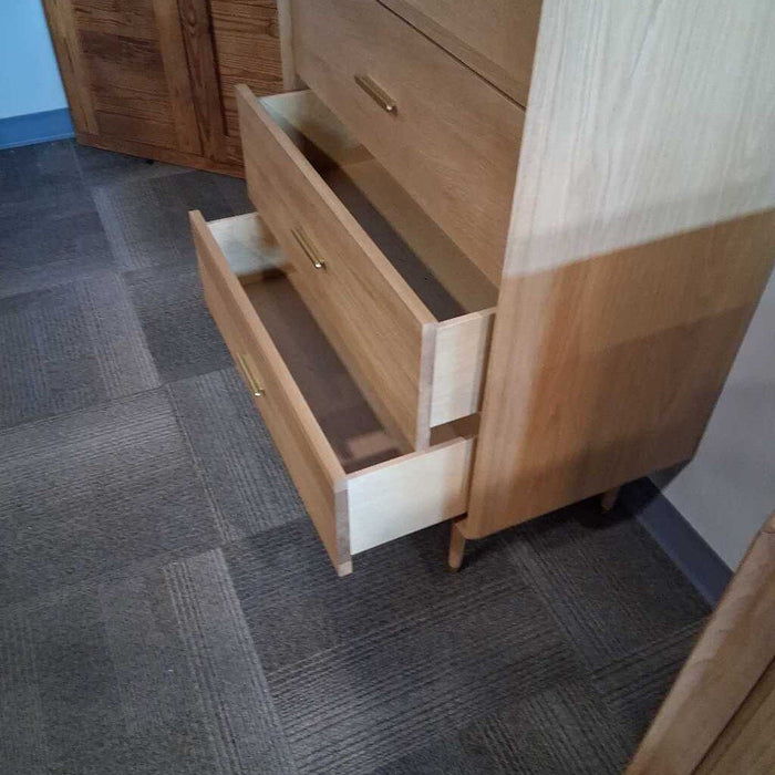 Scan Des Hendrick White Oak 5Dwr Dresser