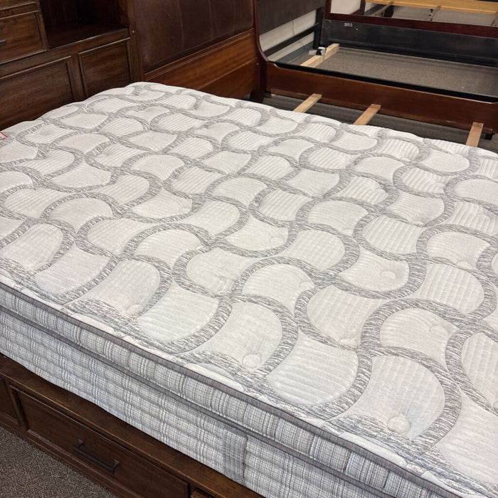 Queen White Fabric Matress