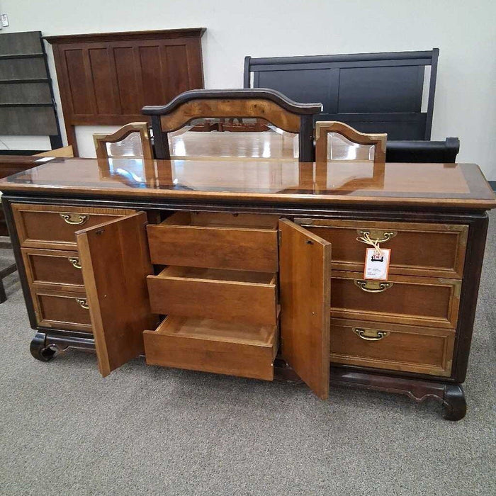 Broyhill Vintage Dresser w/ Mirror