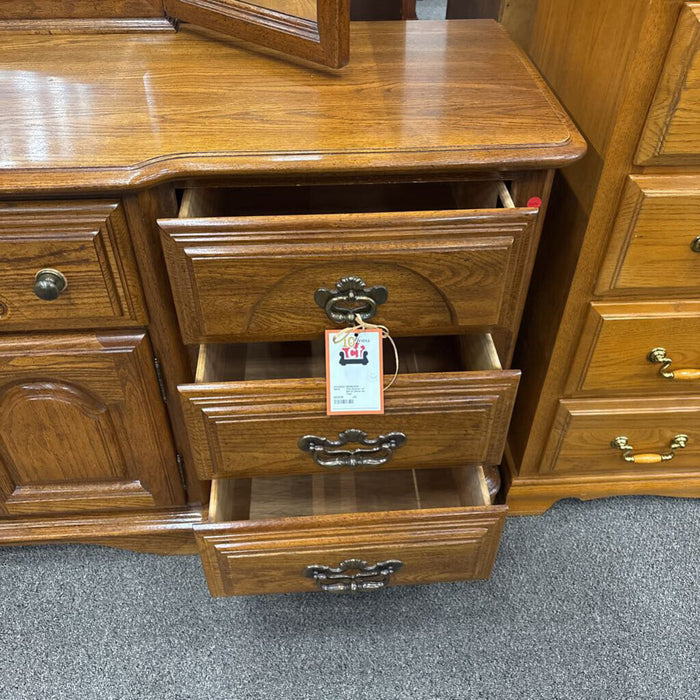 Oak Dresser w/ Mirror (Wear on Top)
