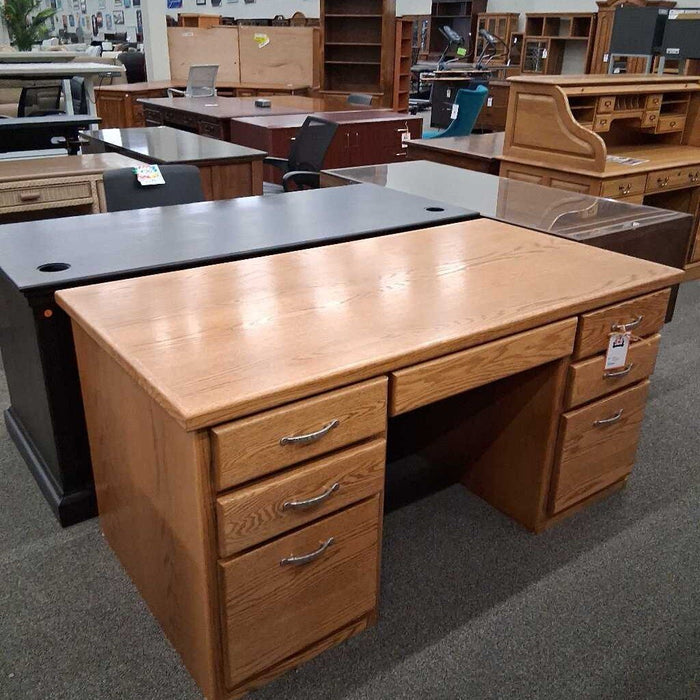Oak 7 Dwr Executive Desk (Some Fading)