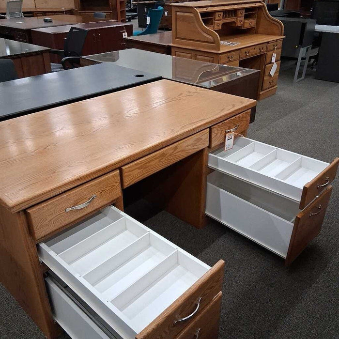 Oak 7 Dwr Executive Desk (Some Fading)