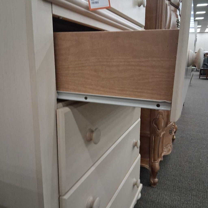 Cream Color 5 Dwr Tallboy (Has Scratches)