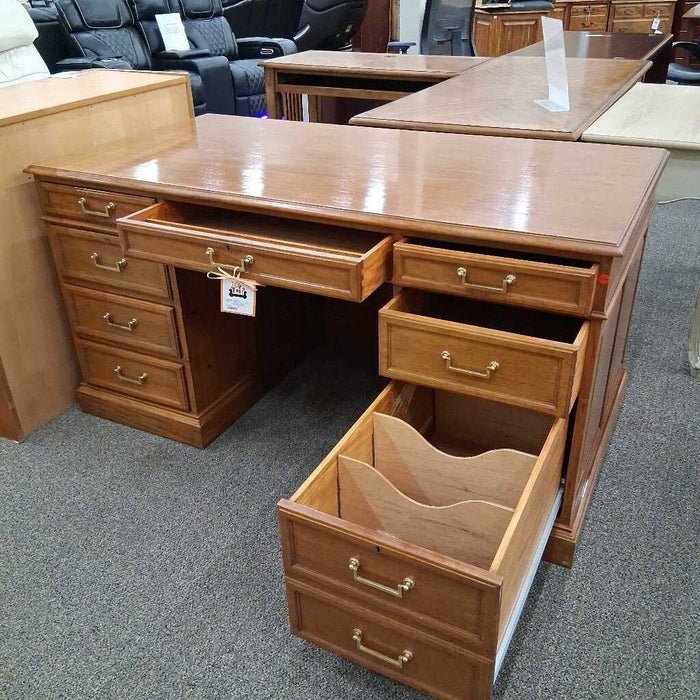 8 Dwr Wood Executive Desk (Crack in Base)