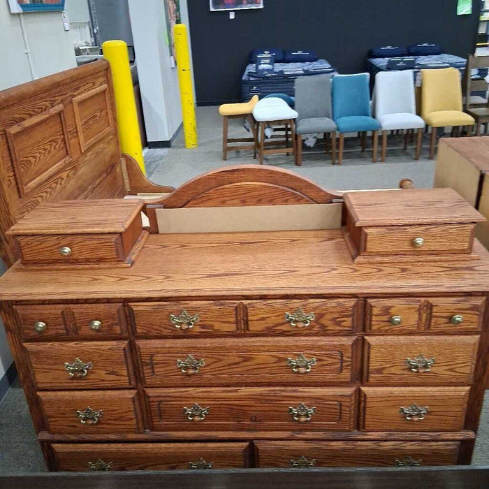 Queen Oak Tree 5 Pc Capt Bedroom Set