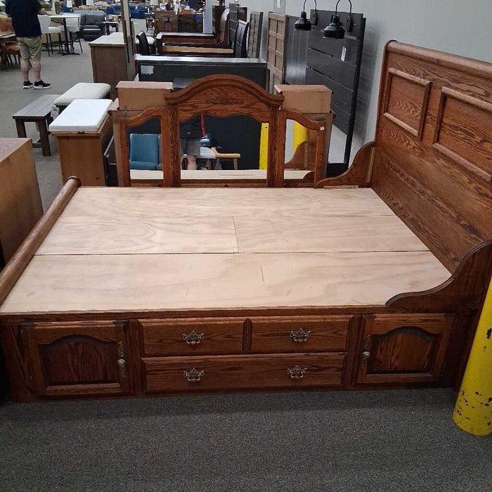 Queen Oak Tree 5 Pc Capt Bedroom Set