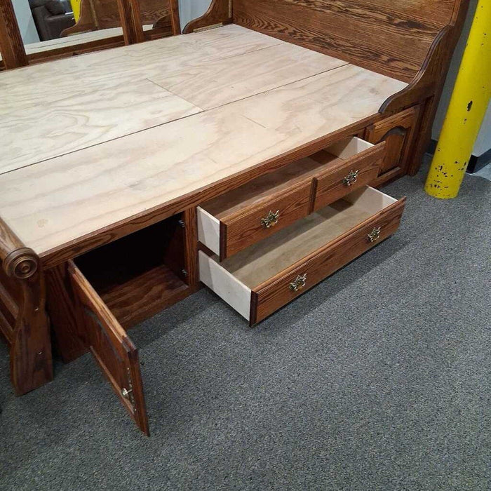 Queen Oak Tree 5 Pc Capt Bedroom Set