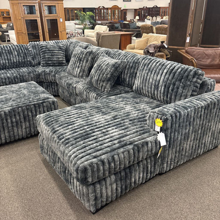 Sofa USA DGY 5 Pc Sectional w/ RSF Chaise