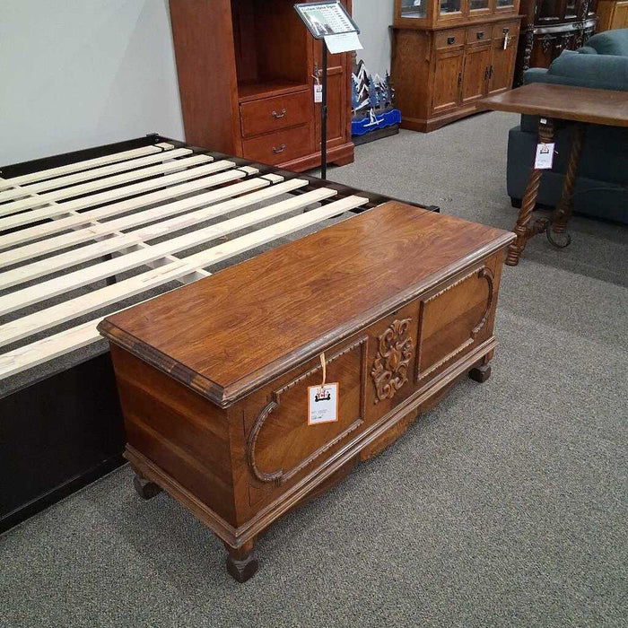 Vintage Lane Cedar Chest