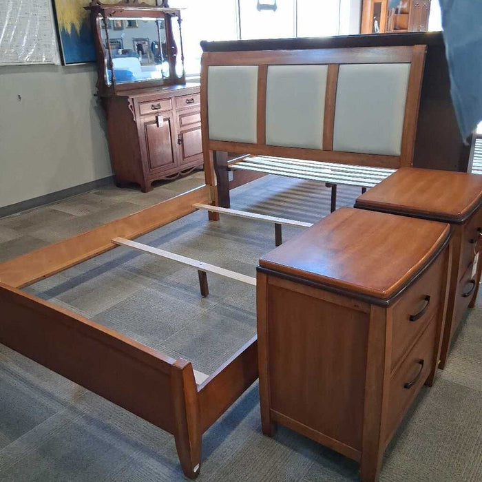 Light Wood Q Panel Bed Frame w/ 2 Ns