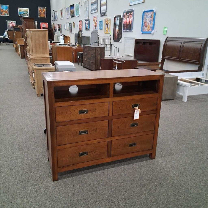 6 Dwr Media Dresser