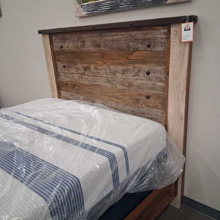 Rustic Queen Bedframe w/ Slats