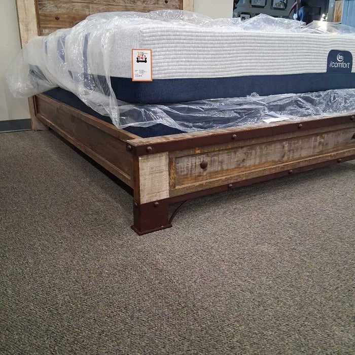 Rustic Queen Bedframe w/ Slats