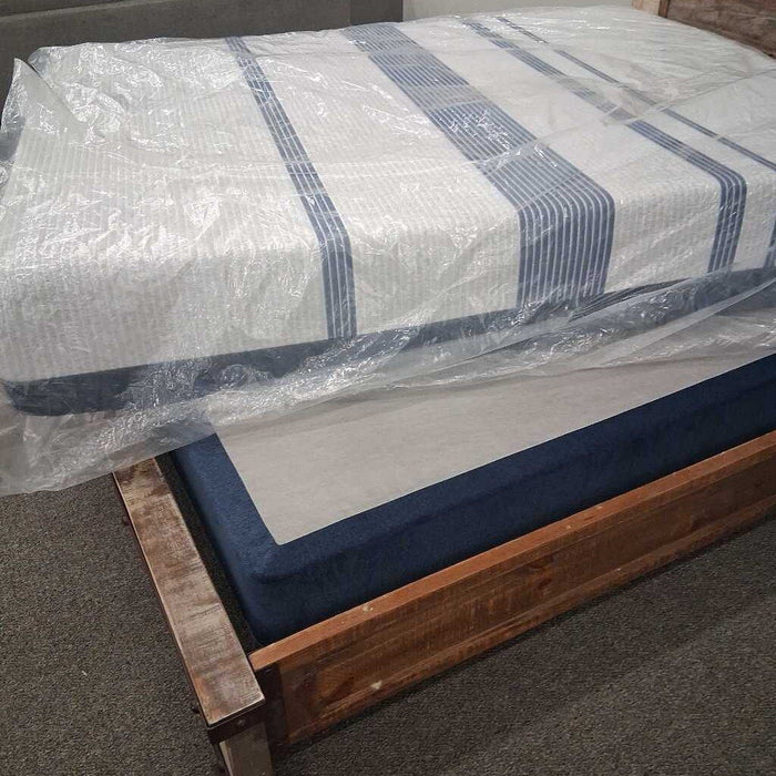 Queen Memory Foam Mattress w/ Foundation