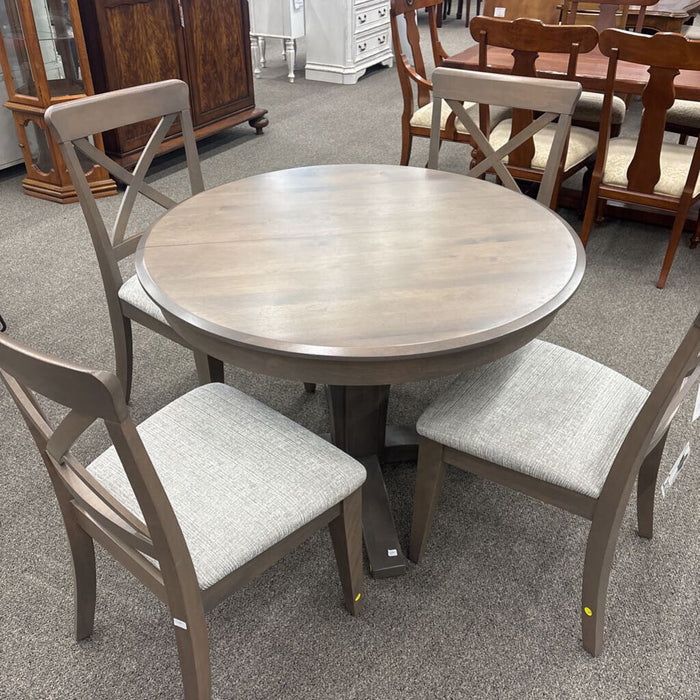 Canadel Round Dining Table w/ 4 CH 1L