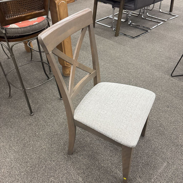 Canadel Round Dining Table w/ 4 CH 1L