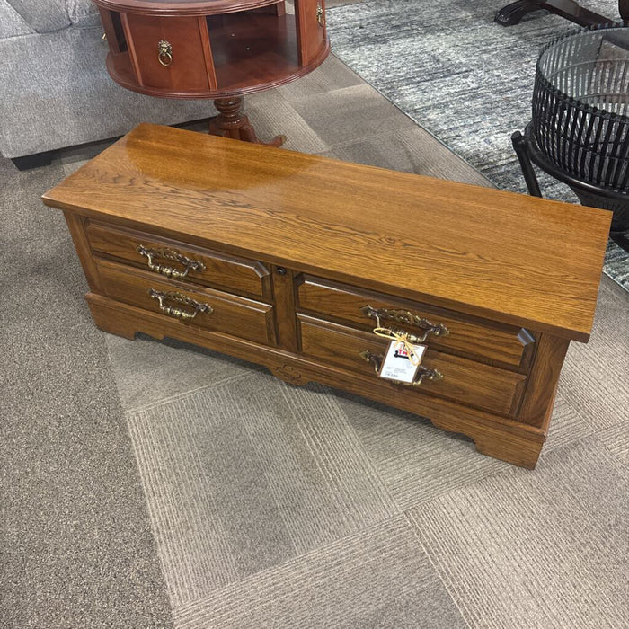 Vintage Lane Cedar Chest (No Key)