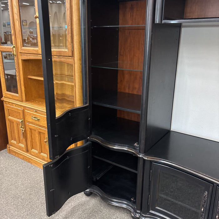 4Pc Hooker Black Entertainment Center