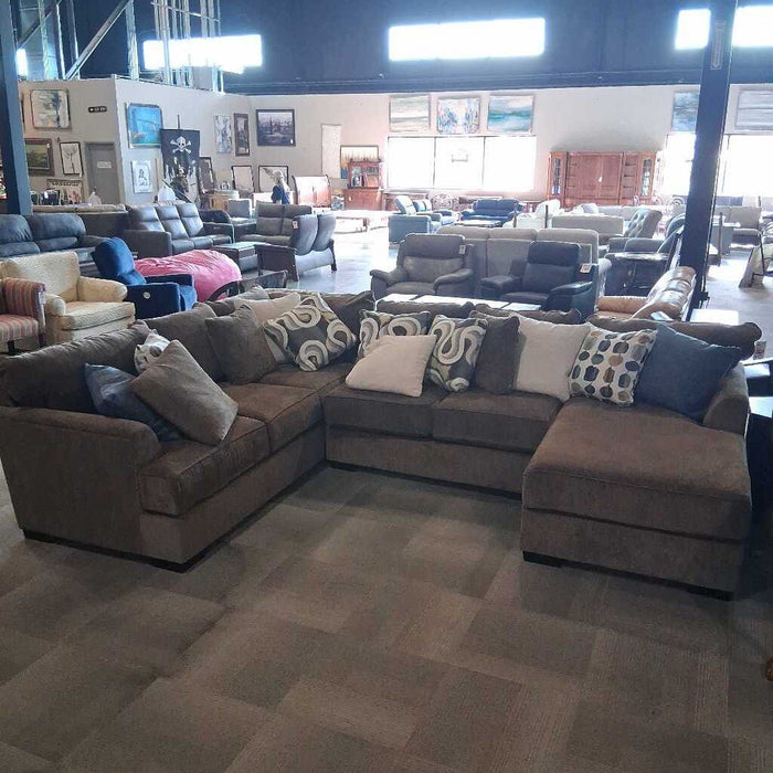Michael Nicholas Brw 3 Pc Sectional w/Chaise