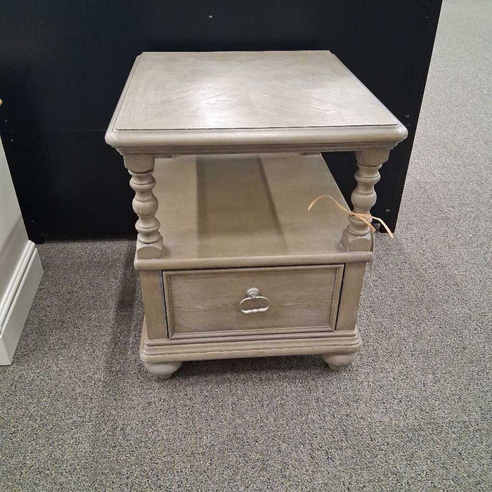 Gray End Table w/ Dwr ( Has Wear on Top)