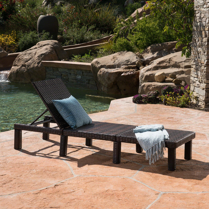 Outdoor Chaise Lounge With Wicker Design And Adjustable Backrest - Brown
