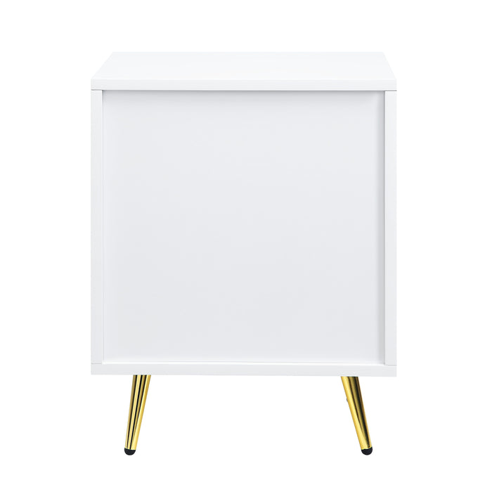 Gaines - High Gloss Nightstand